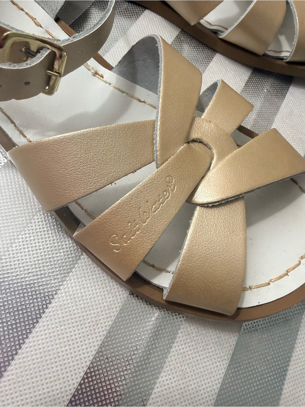 Girl’s Metallic Gold Salt Water Sandals - Picture 9 of 10